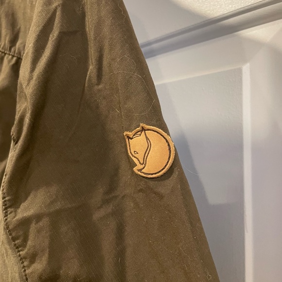Fjäll Räven Kalfjäll Softshell Jacket - Kids XL- Army Green (Used) - Picture 6 of 13